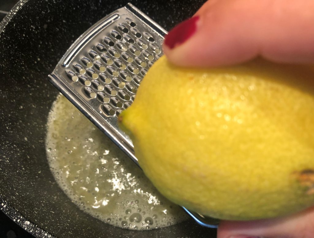 Zitrone einreiben
