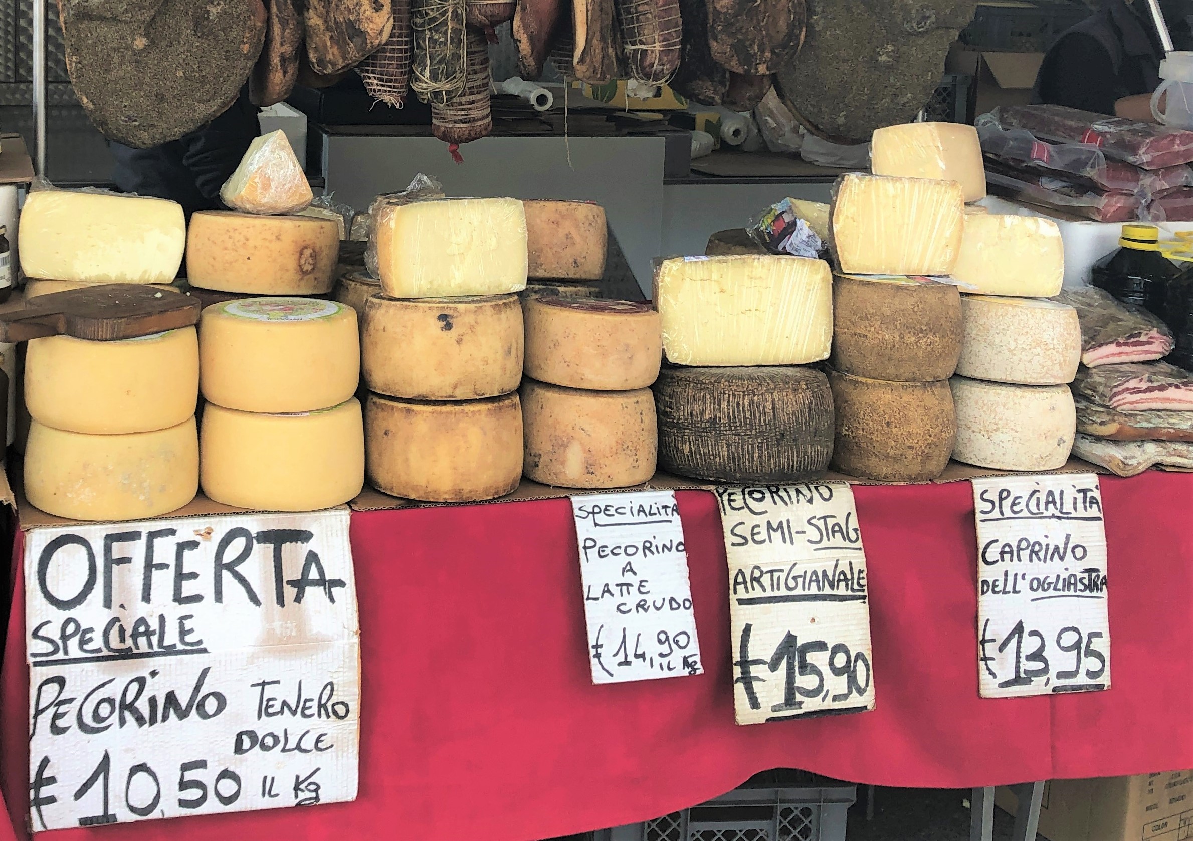 Käse auf dem Wochenmarkt