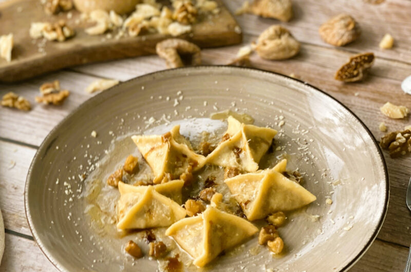 Fagottini mit Parmigiano Reggiano, Walnüssen und getrockneten Feigen