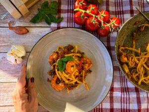 Fettuccine alla Chitarra mit Aubergine und Garnelen