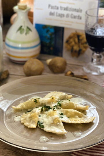 Ravioli gefüllt mit Steinpilzen oder Kräuterseitlingen