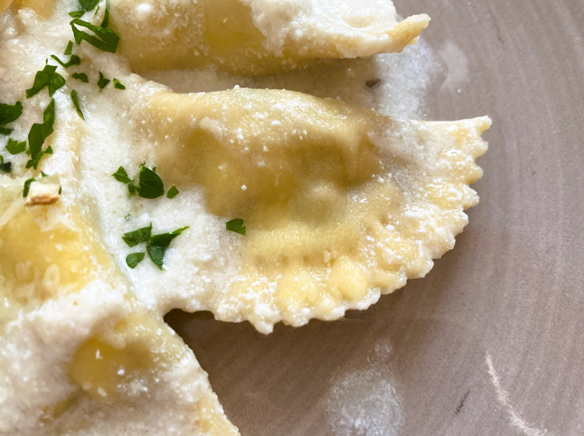 Ravioli gefüllt mit Steinpilzen oder Kräuterseitlingen