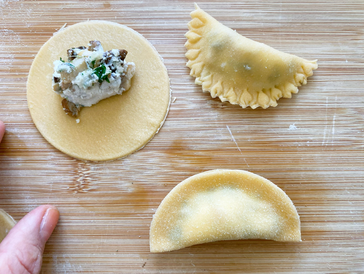 Ravioli gefüllt mit Steinpilzen oder Kräuterseitlingen