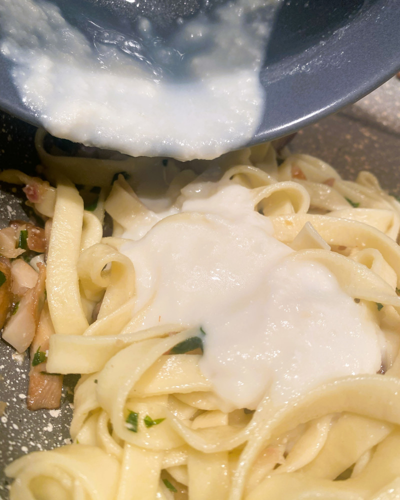 Tagliatelle mit cremigem Pilzsugo