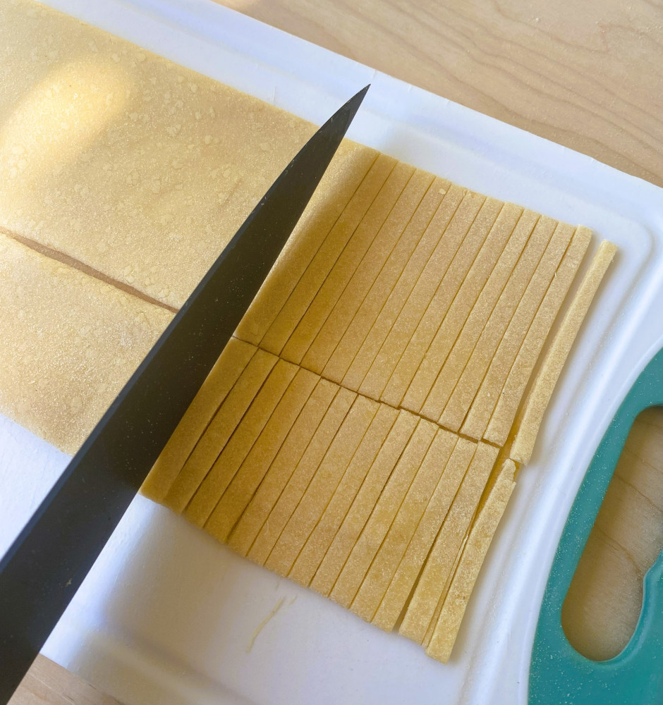 Fettuccine alfredo mit grünem Spargel
