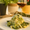 Fettuccine alfredo mit grünem Spargel