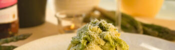 Fettuccine alfredo mit grünem Spargel