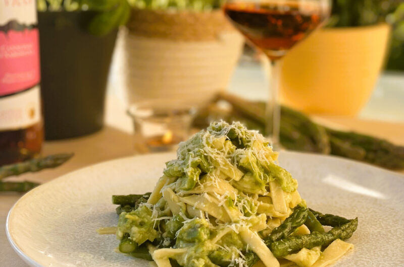 Datenight per Solo: Fettuccine alfredo mit grünem Spargel