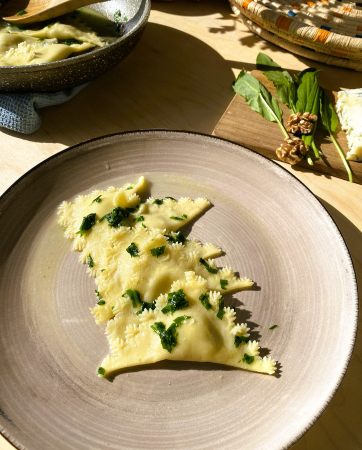 Triangoli mit Gorgonzola-Mascarponefüllung in Bärlauchbutter