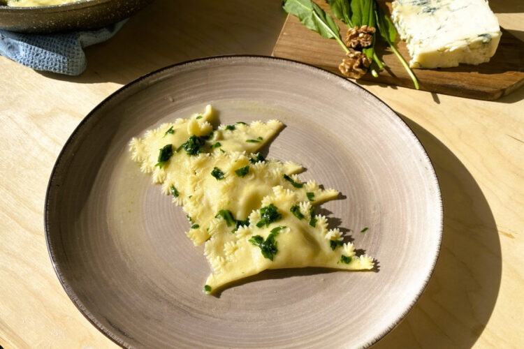 Triangoli mit Gorgonzola-Mascarponefüllung in Bärlauchbutter