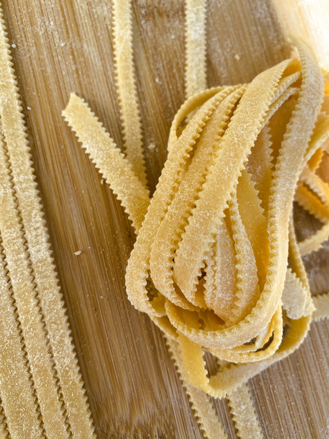 Fettuccine mit Zitronen-Spargel-Minz-Butter