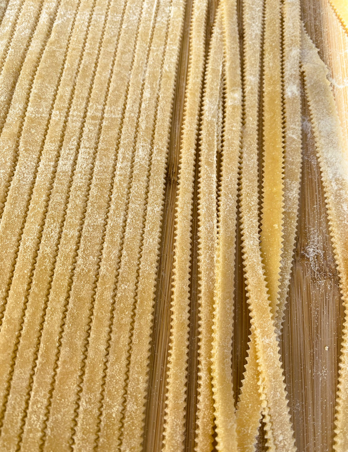Fettuccine mit Zitronen-Spargel-Minz-Butter